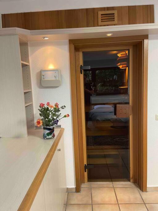 Schoene Ruhige Wohnung Düsseldorf Esterno foto